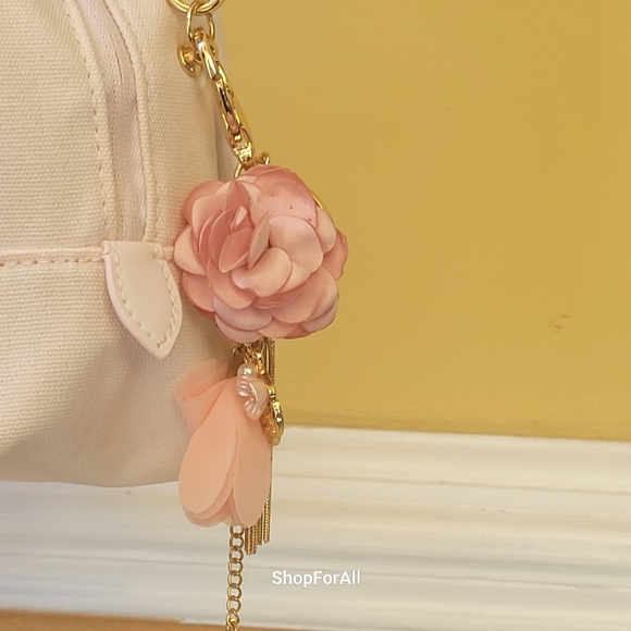 Burberry Pouch converted into to shoulder bag or cross body - Picture 10 of 16